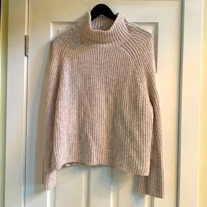 Nordstrom BP brand cable knit sweater size medium. Beige